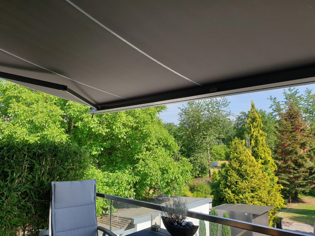 Sun protection awning on the terrace