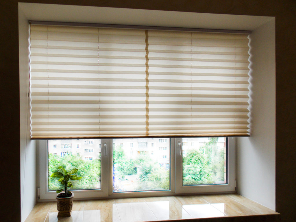 Pleated blinds XL close uo on the window